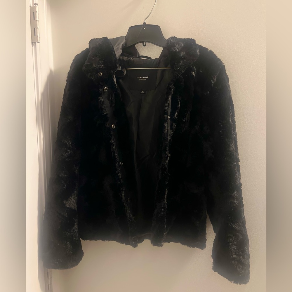Vero Moda black faux fur jacket size M